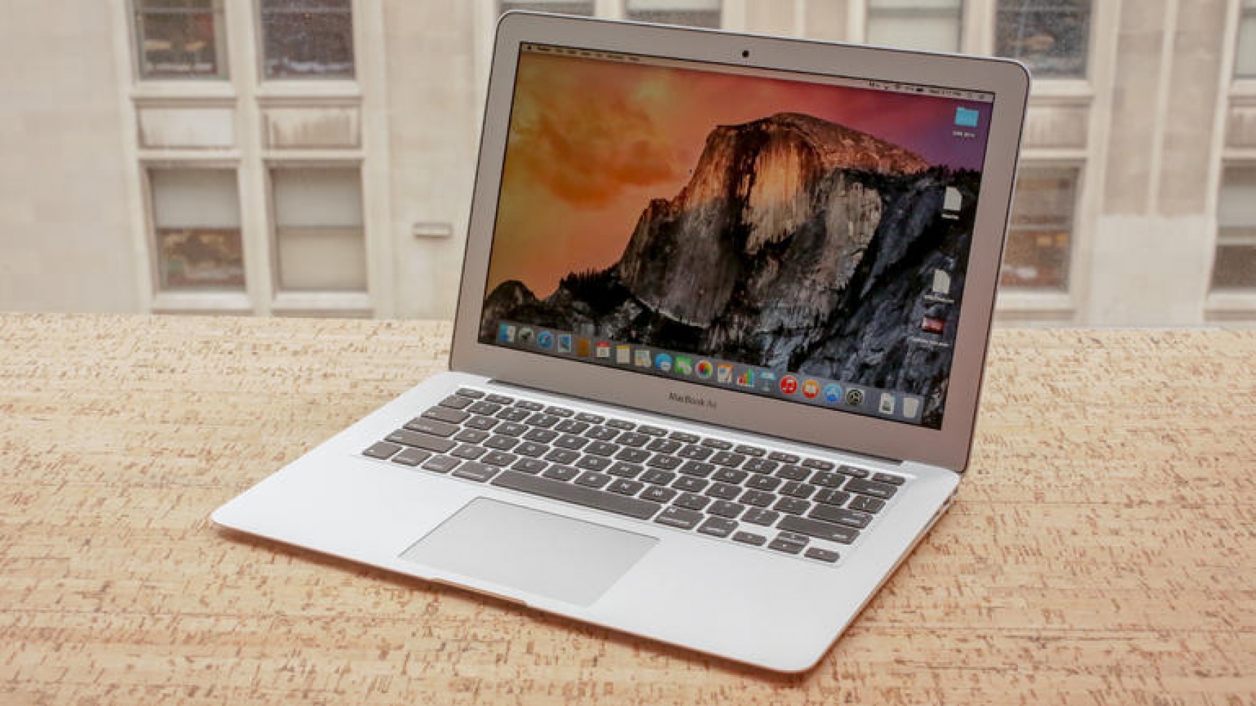 MacBook Air (13-inch, Early 2015) | Core i5 – Ram 4GB – SSD 128GB